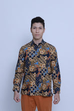 Load image into Gallery viewer, Furedi x Dawn &quot;DUA&quot; Magnetic Batik Long Sleeve Shirt (Regular-Fit)
